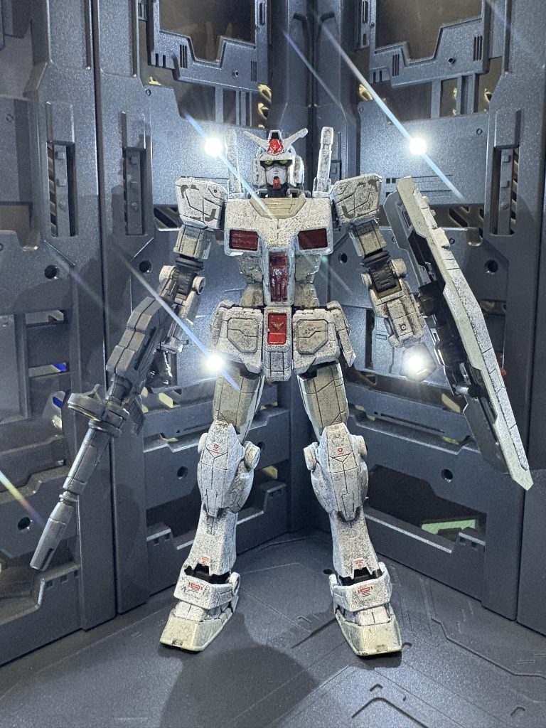 正面全景!ノーマルのEGガンダムと比べるとこちらのガンダムは細身です。