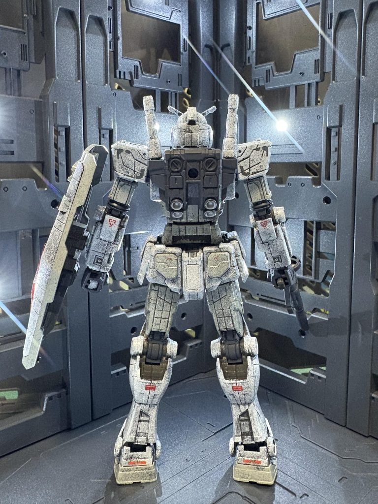 外装部分でない関節・武器は筆塗りで!