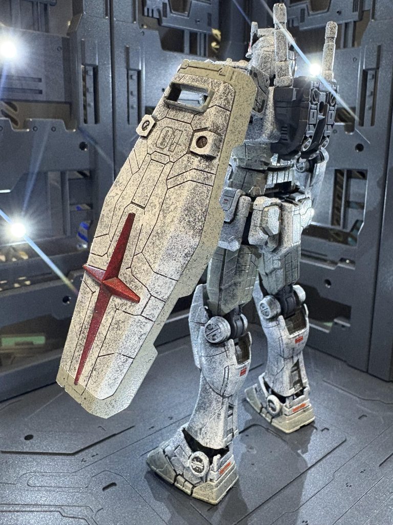 シールド部分はスポンジ塗装の表情が1番わかります。