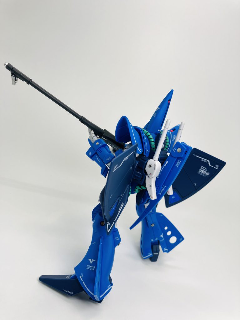 ブルー基調の機体ながら、思ったよりも赤や白も多い印象、さすがの永野護デザインでインパクトあります🥴