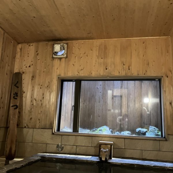 連休と有給を使って旅行へ🚌でも、ただの旅行ではありませんこれはガンプラ合宿なのである　笑 かのプラモ狂四郎がシャシャとヤスリ掛けをしていたように温泉♨️に入り酒を呑み、ガンプラを作る……狂四郎はそんなんしてないわ！( ´Д｀)っ))Дﾟ)・∵まだ夜は長い、ちゃんと組み上げまではやるつもり٩( ᐛ )و  （5枚目）