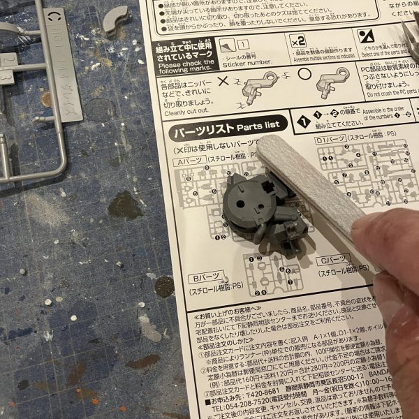 連休と有給を使って旅行へ🚌でも、ただの旅行ではありませんこれはガンプラ合宿なのである　笑 かのプラモ狂四郎がシャシャとヤスリ掛けをしていたように温泉♨️に入り酒を呑み、ガンプラを作る……狂四郎はそんなんしてないわ！( ´Д｀)っ))Дﾟ)・∵まだ夜は長い、ちゃんと組み上げまではやるつもり٩( ᐛ )و  （3枚目）