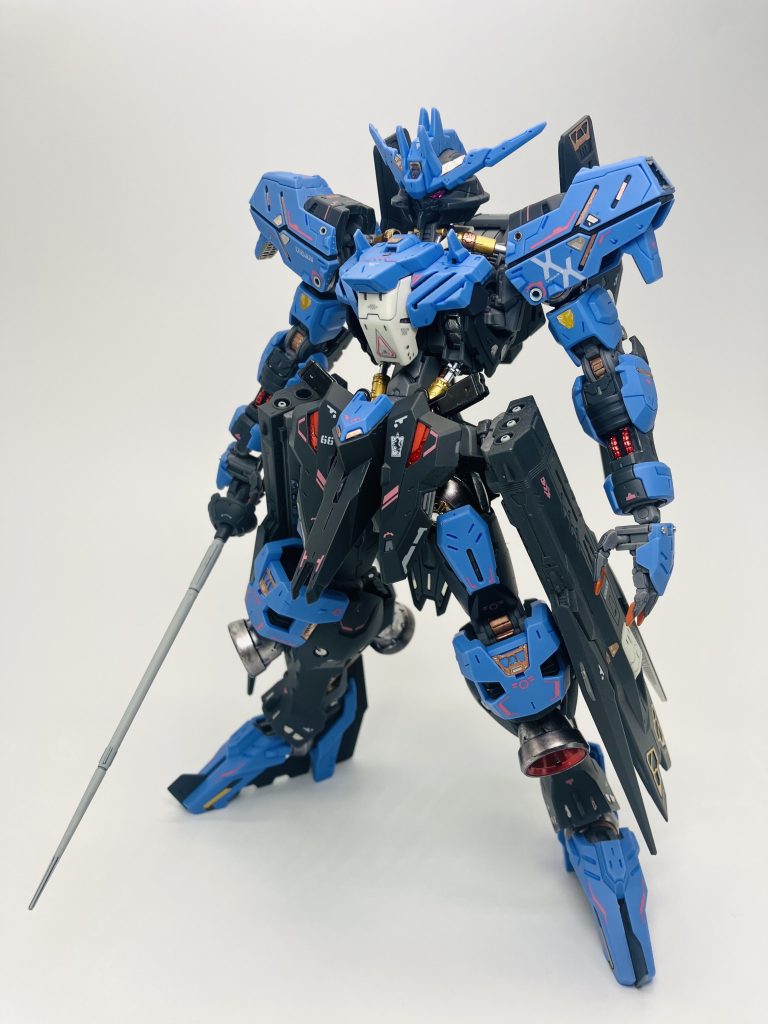 ビームサーベルではなく、🤺フェンシングさながらのバーストサーベルがオシャレ👍 構えているだけで様になる🥴 サイドアーマーの合計6本😘