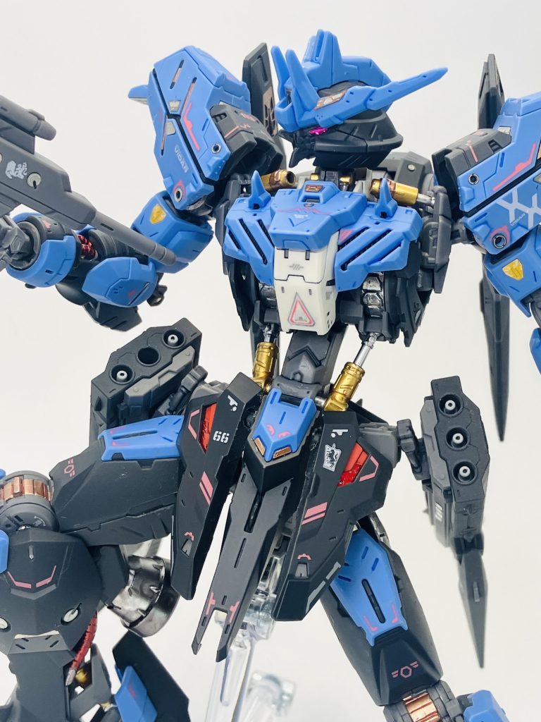 シールドを持たない攻撃的な機体、当たらなけばどうということはないという剥き出しの構造は、FSSのMHみたいなインパクトがありますね、Vサイレン•ネプチューンみたい🥳