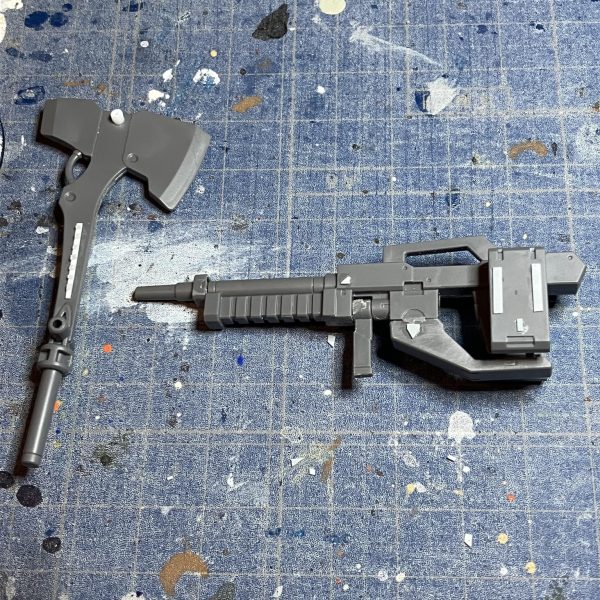 プラ材を見続け彷徨う〜🎶グレイズ、プラ材貼り完了ー╰(*´︶`*)╯新しく買ったタミヤのピンセットは使いやすかった☺️高いほどピンセットは良いと言うのはホントでした(￣▽￣;)明日から塗装に入ります🖌️考えている方法が上手くハマるといいのだけれども💦 紅白ガンプラ合戦はゲルググで参戦かな🤔あとはリペイントして過去作出そうかと思案中ちなみに自分は紅組予定(人数分担で変わる可能性があるみたい)（3枚目）