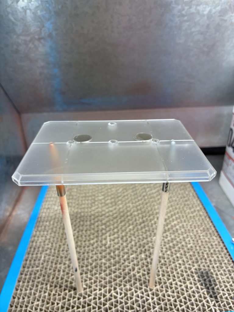 アクションベース7を使用。台座と脚部内にネオジムを仕込んでます。塗装GGX黒→ガンメタをふわっと→クリア多層→光沢処理