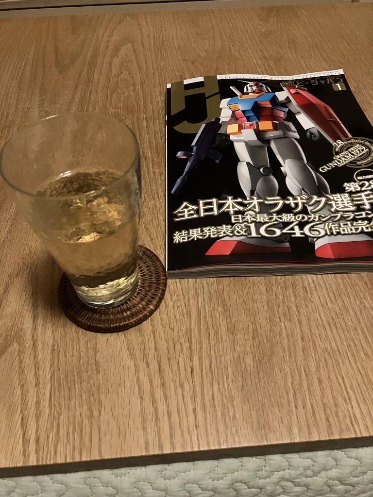 作品名：年末の楽しみ🥃<p>今日、オラオラが発表〜 安定の切手〜　笑🤣 ハイボール片手にじっくり見る事にします 提出する写真は、もっと見て欲しい所を出すべきだったと、いつも後になって思って、また来年には忘れると言う(￣▽￣;)</p>
