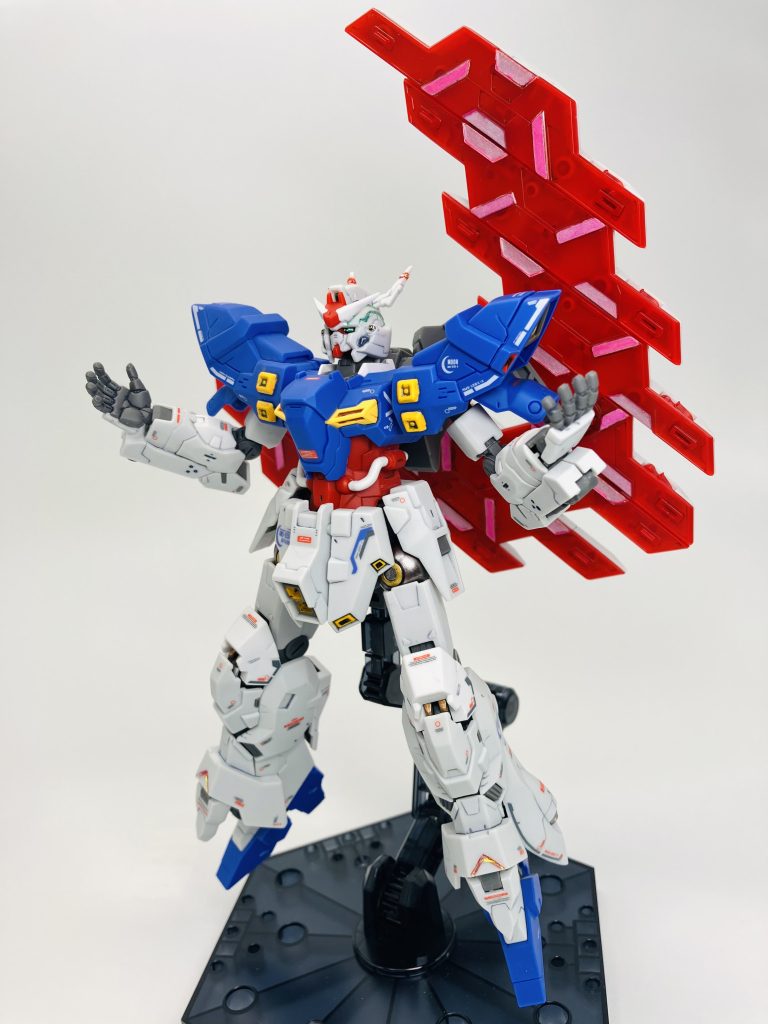 サザビーの系譜的な背景を意識して、サザビーのカラーリングに寄せて主に設定画よりイエローを増やしましたが、かえってガンダムに近づいた気がする🇫🇷トリコロールの呪い😬