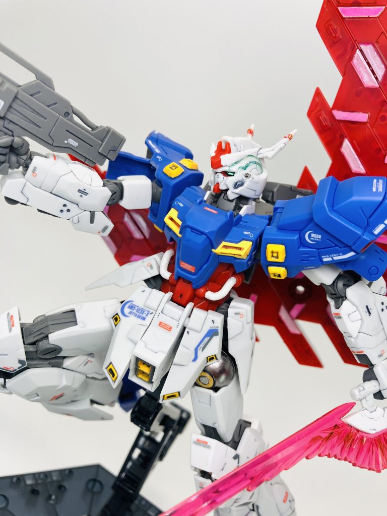 ヘッドのグリーンのラインはルミナスメタグリーン→オーロラデカール→レジン液で思ったより”サイコ兵器感”が出て良かったです😤 ちなみに、後部アンテナの先は設定画とおり赤くしましたが、キットはモールドすらありません😑 ツインアイやセンサー部にシールは付属せず、珍しい🥴