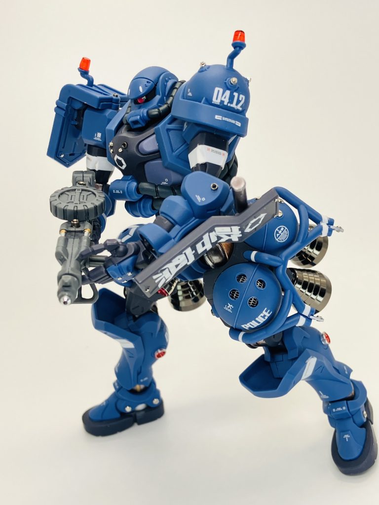 水星の魔女のキットよりもこの軍警ザクは組み立てにクセがある印象😑白ラインのデカールも手こずったなぁ😵‍💫