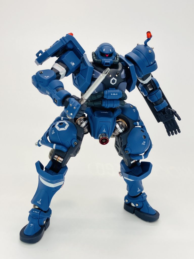 警察らしく電磁警棒を装備👮‍♂️