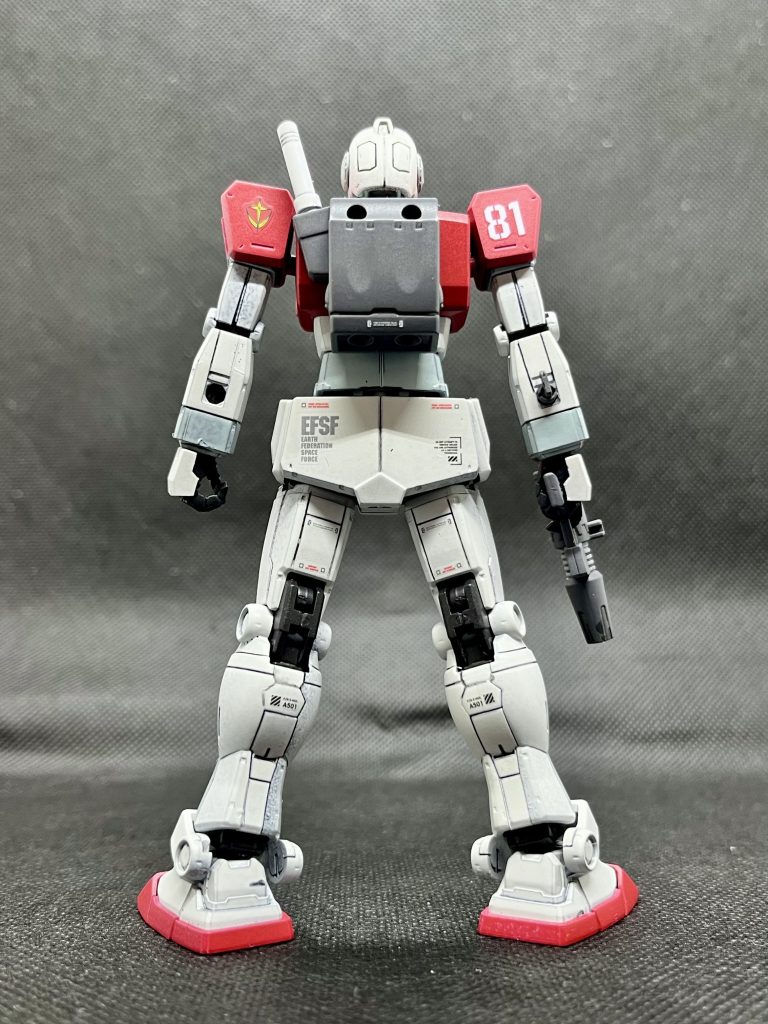 バックパックはジムスループの余剰パーツを活用。中をくり抜いて電池を入れてます。スタイルも良く、程よくディティールも入ってるので、軽くスジボリを入れて、デカールを張ったくらいです。