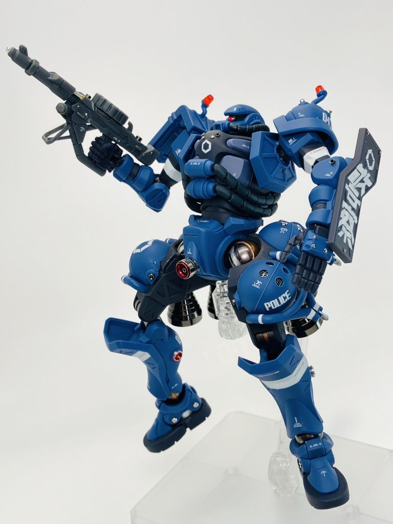 今回はマイナスモールドのメタルパーツはいつもの1.5mmではなく1.0mmを使用😆が❗️細か過ぎてスマホで撮影→拡大して確認を繰り返し、接着剤は溢れるし、また、撮影中にもポロり多発😑