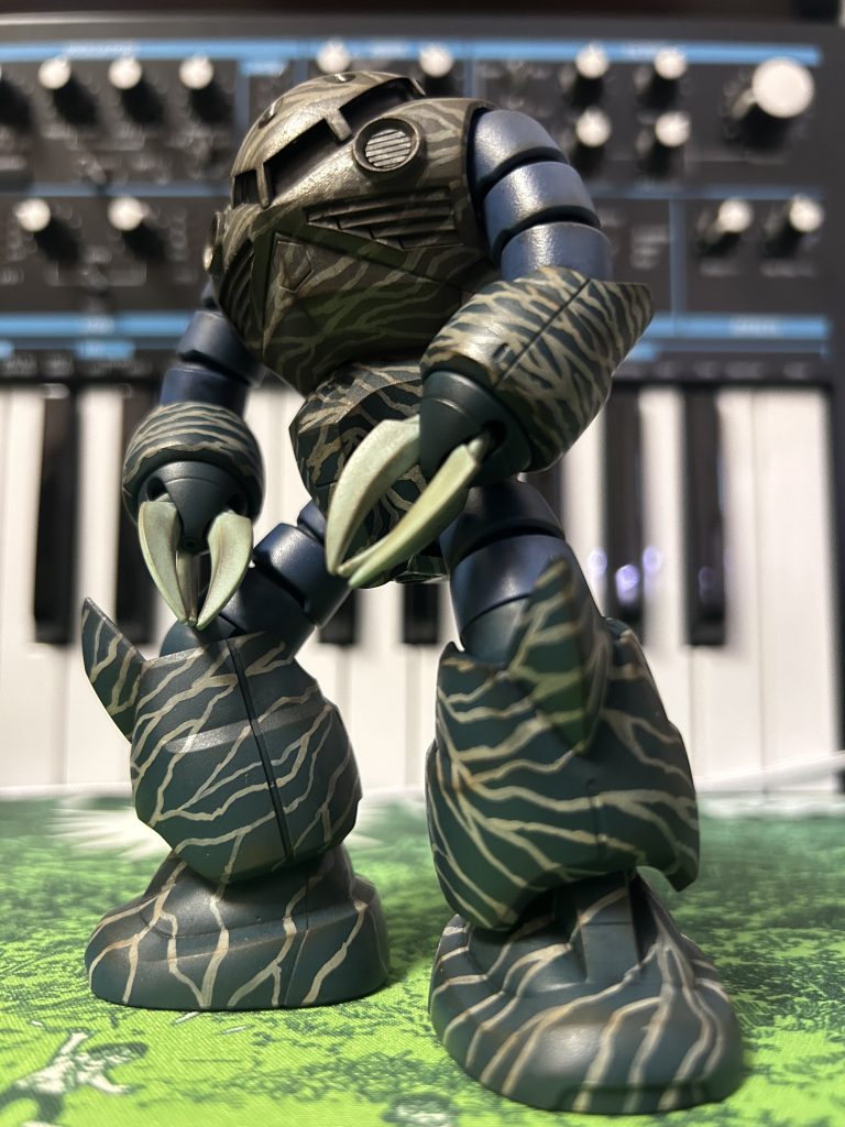 ズゴックをタイガーストライプに塗装しました