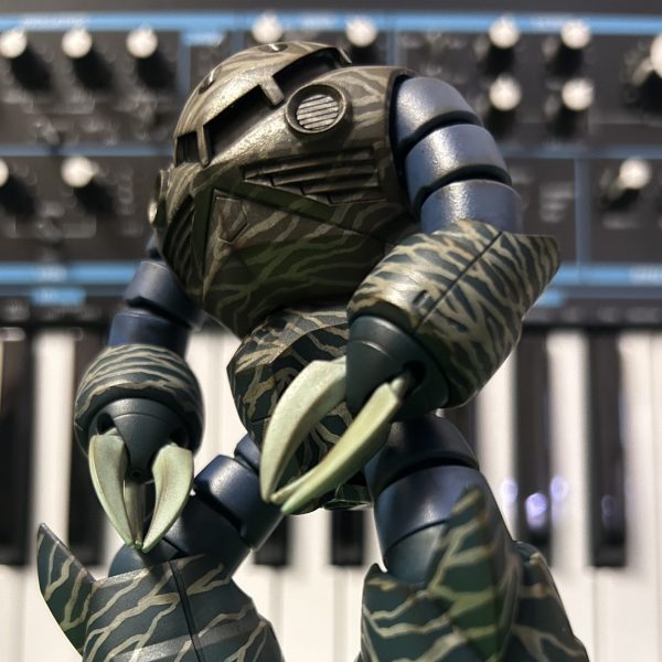 ズゴックをタイガーストライプに塗装しました