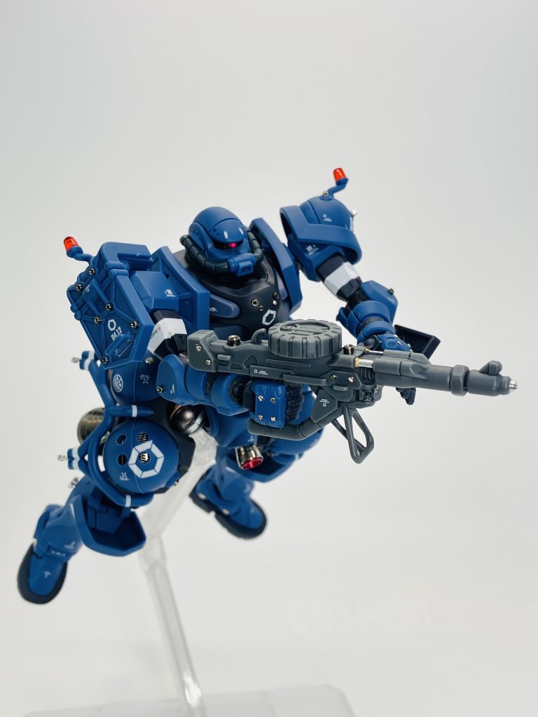 ザクマシンガンは前部の三角形はフレーム状に削り込み😆　コチラも詳しくは制作日記より(zaku-kao6)また、狙撃時にガチャコンッみたいなシリンダーもガーレリマーカーで塗装、あとはムダにメタルパーツを🥳