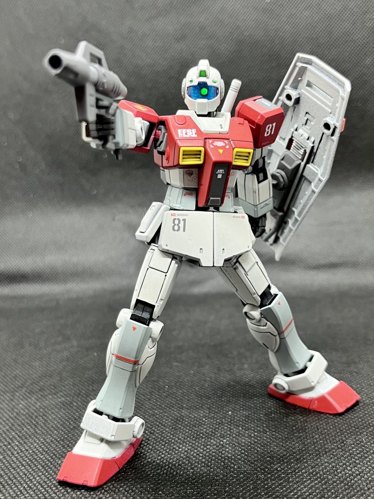 目はモノアイの設定で電飾してみました。こうして見ると、いい感じです(自画自賛)