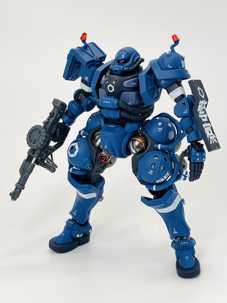 各関節フレームはメタリックマーカーで塗装、思ったよりも主張強め😅前後のバーニアはメタルバーニアに換装😋