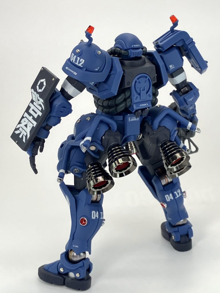 背面の4個のバーニアはデカめのメタルバーニアに換装、また、ふくらはぎには小型のスラスターを増設🥴