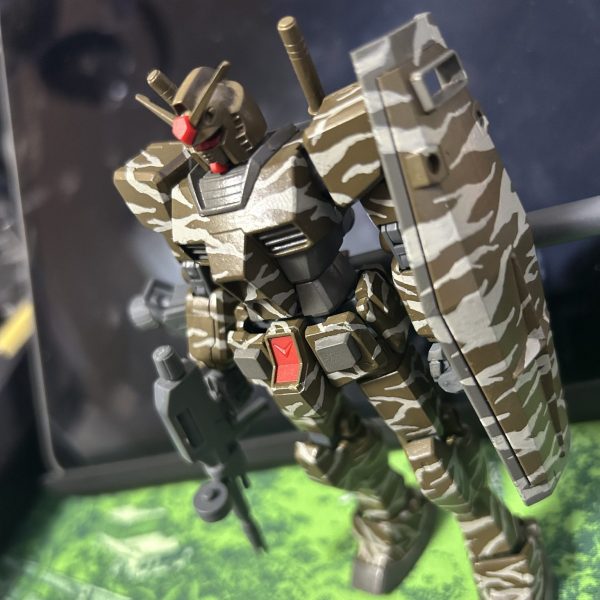 ガンダムをタイガーストライプに塗りました