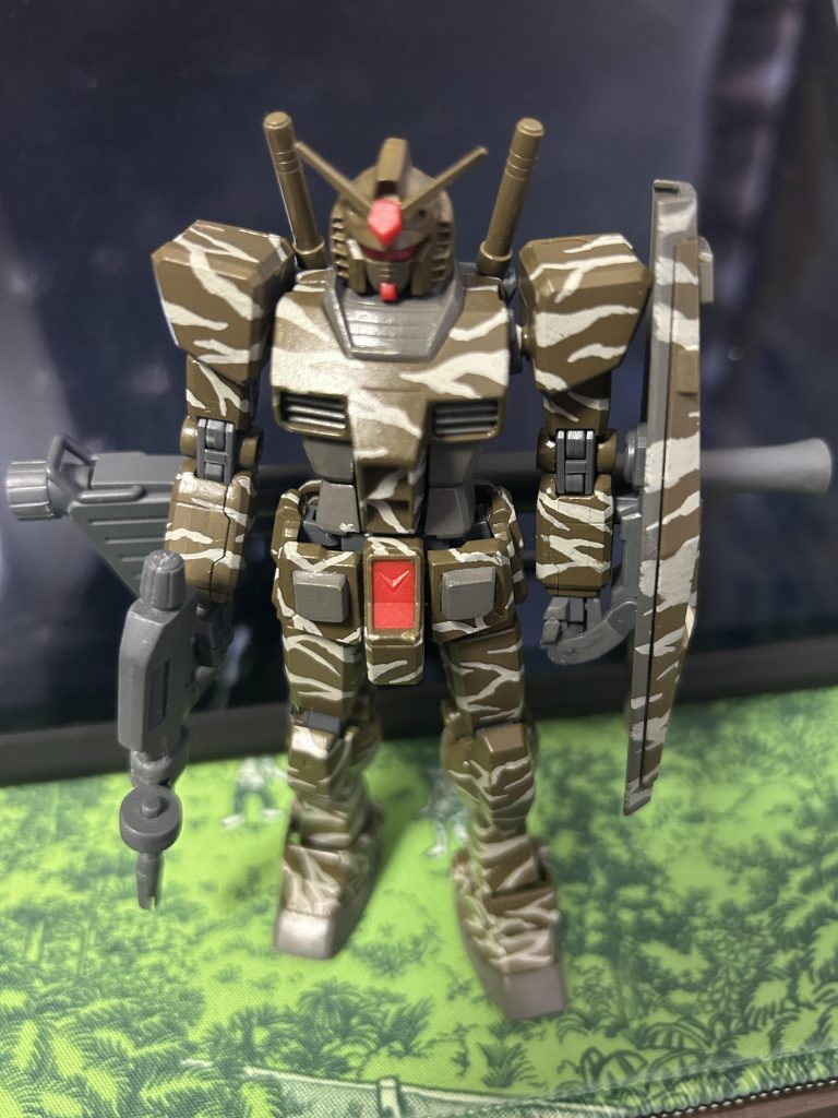 ガンダムをタイガーストライプに塗りました–3枚目/制作者：匿名
