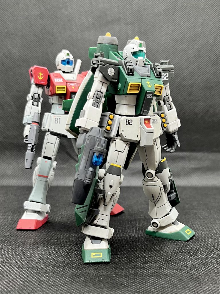 スループの頭・腰から下を使ってミキシングした「素ジム」と。元のパーツで組んでたら、かなりスッキリした印象になったでしょうね。