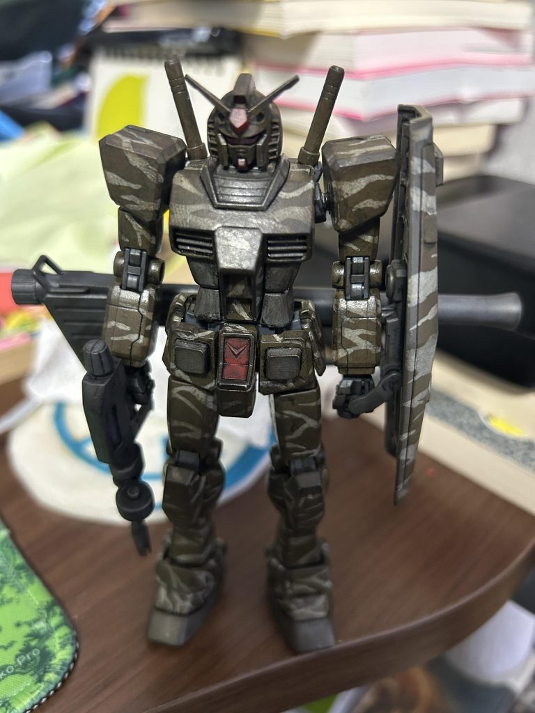 ガンダムをタイガーストライプに塗りました–4枚目/制作者：匿名