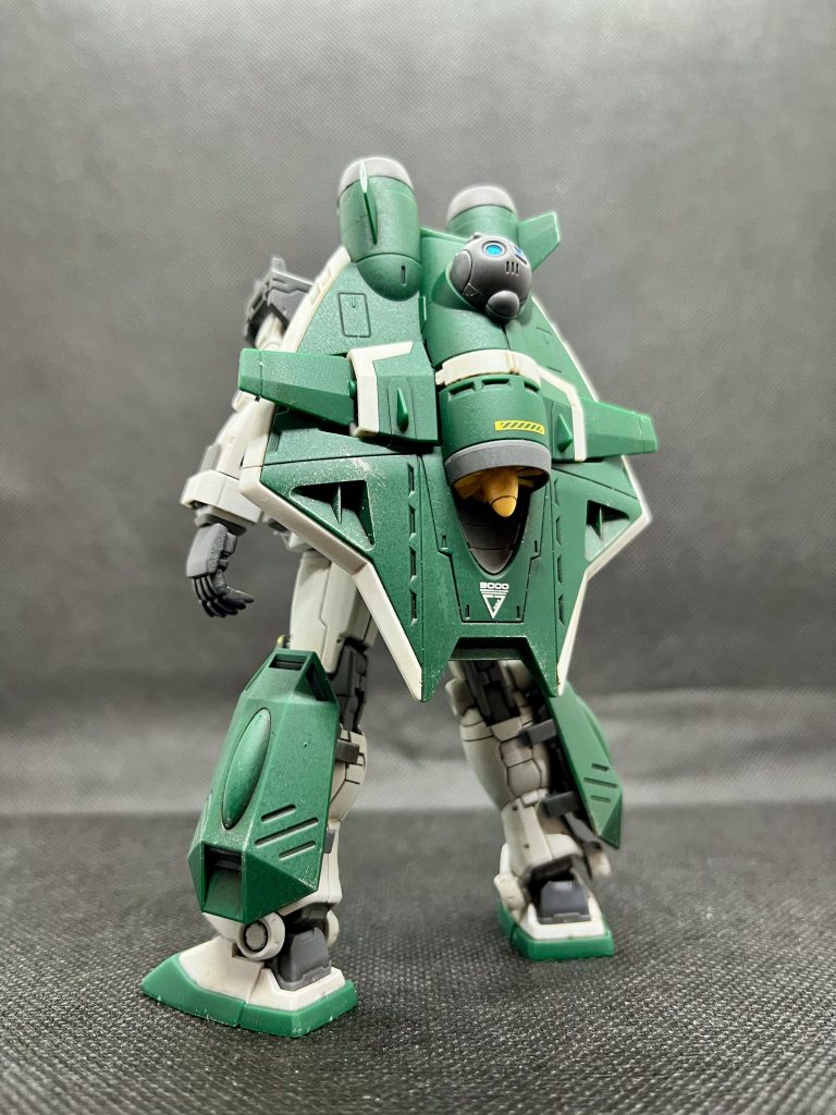 バックショット。亀みたいですが、水中ジェットエンジンを積んだアクア・パックを背負ってます。足には、補助バラストタンクを装着しており、こちらは着脱可能な設定です。