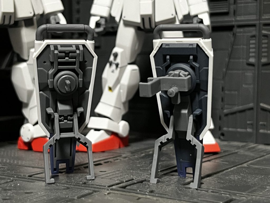 左が210番、右が79番。接続部が新規になっています。リファイン版ば旧キット同様接続部が可動式になっています