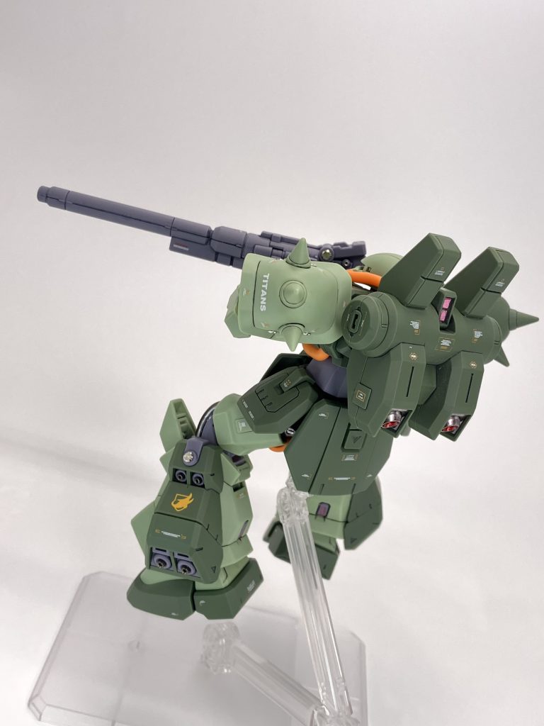 関節の一部やバックパックのバーニアはガーレリやらガンダムマーカーのヘビーガンメタリックなどなど🥳