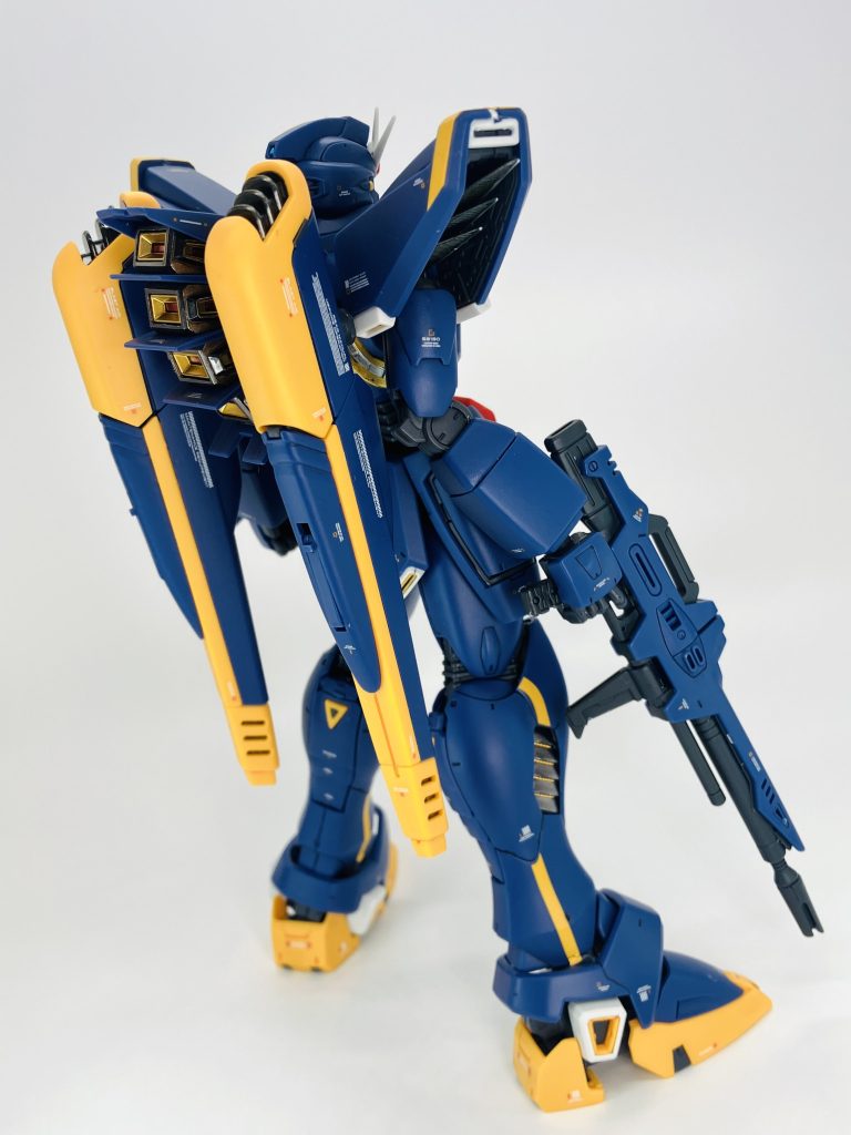 脚部の中はゴールド塗装されたパーツ内蔵ですがほとんど見えず、チラ見の美学のようで🥴