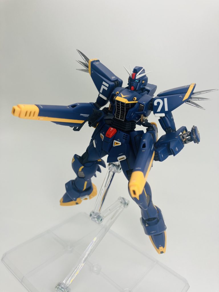 ヴェスバー両手持ち、、ですが椀部のポロリやポーズが制限されるので、近くに添えるなんちゃって持ちです🥳