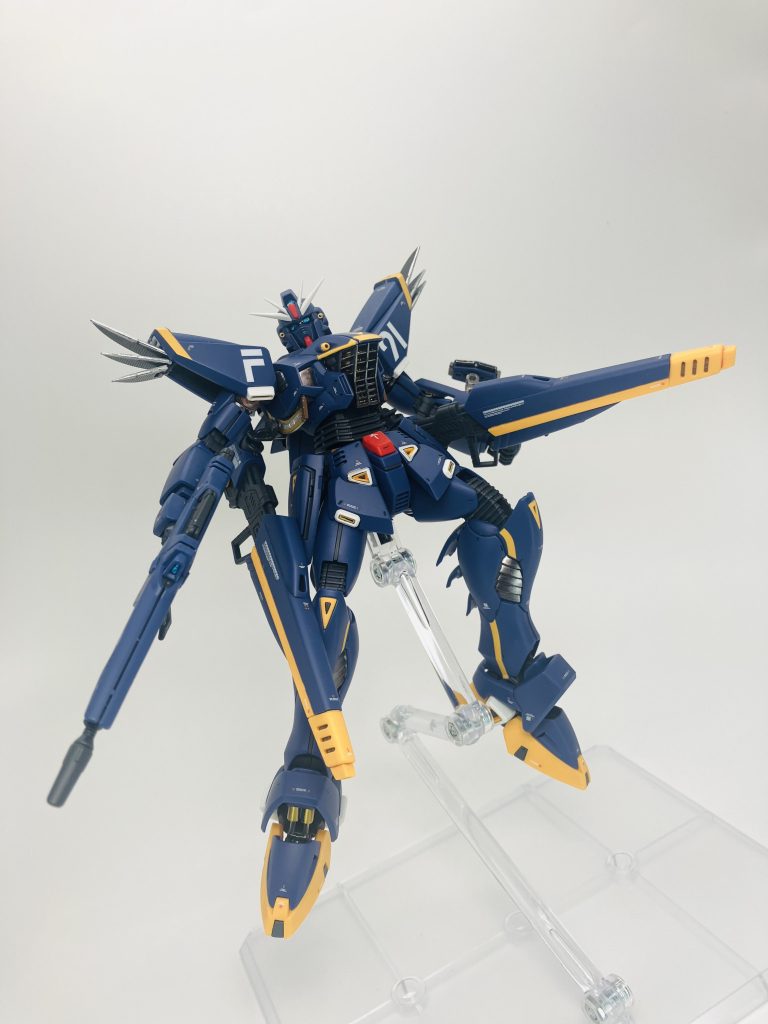 脛にシリンダー状のパーツ、メタリックマーカーで雰囲気出しました😉 脚部のメタリックマーカーの反射が好きです✨😙