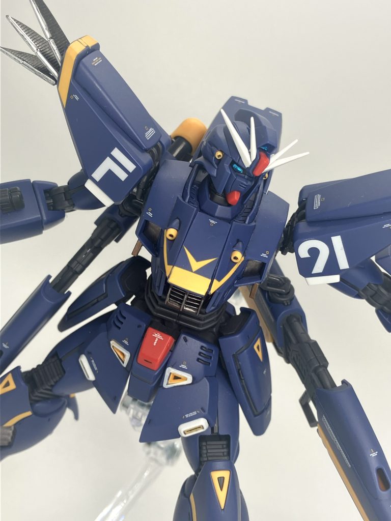 オレンジは成形色のプラもありますが、一部は水転写デカールです😬 ホワイトの差し色も映えます🥰 合計4門のバルカンはメタルパーツ置き換え衝動に駆られました😎