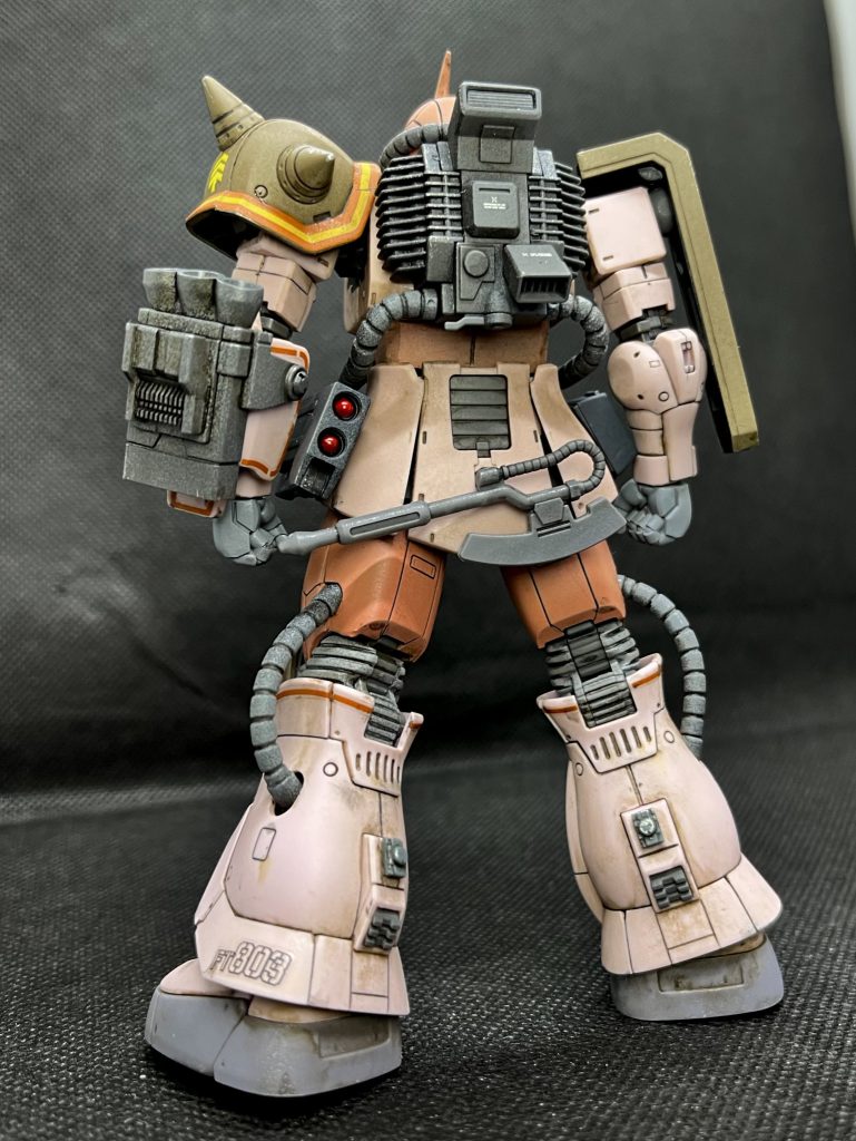 弾倉を外すと、あらスッキリ。デザートタイプのバックパックは造形がカッコいいですね。