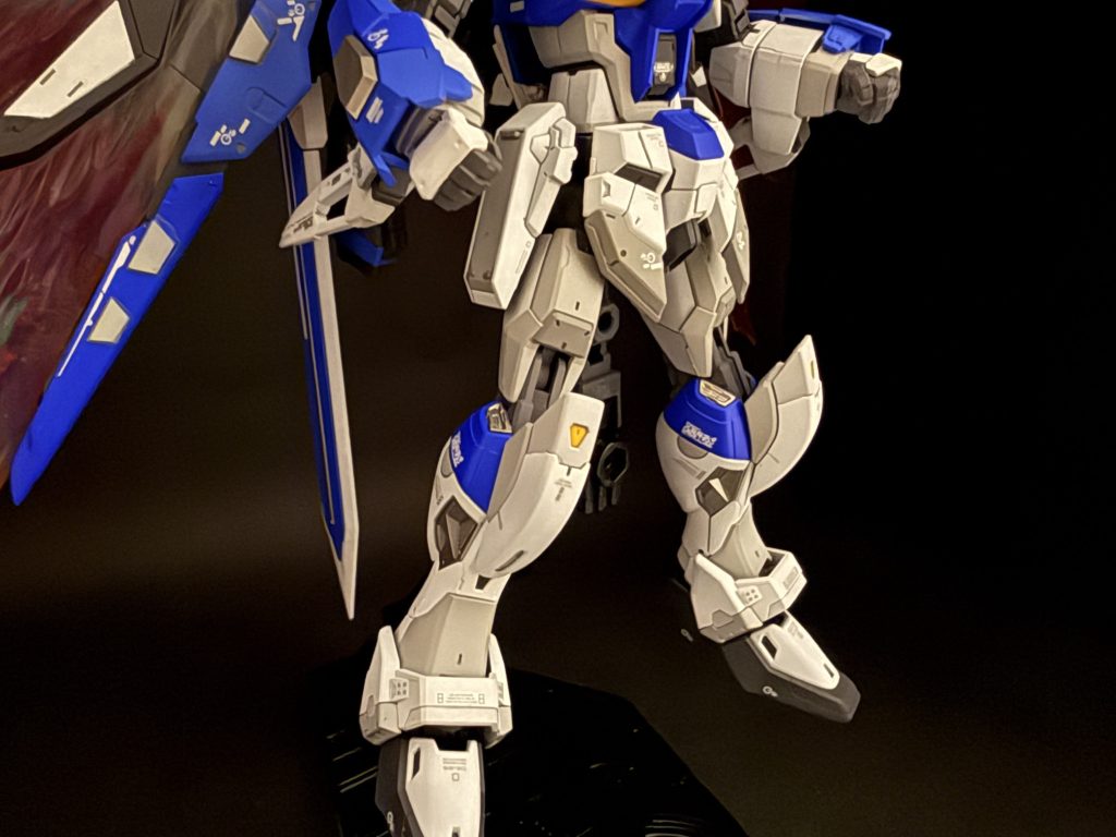 胸部、脚部。寄せた写真だと塗り忘れがバレてしまう…。やはり素体の造形が優秀すぎます(2回目)。