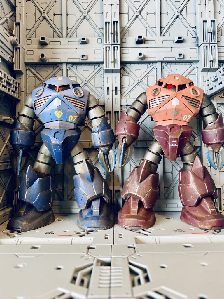 量産型とシャー専用を同時に作成しました。若干のモールド追加と全塗装を施してあります。