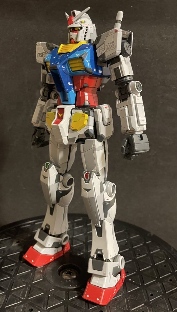 余っていたデカールを貼りまくり、追加で筆でちょこちょこ書き足し、先日作った1/48に極力近づけました。