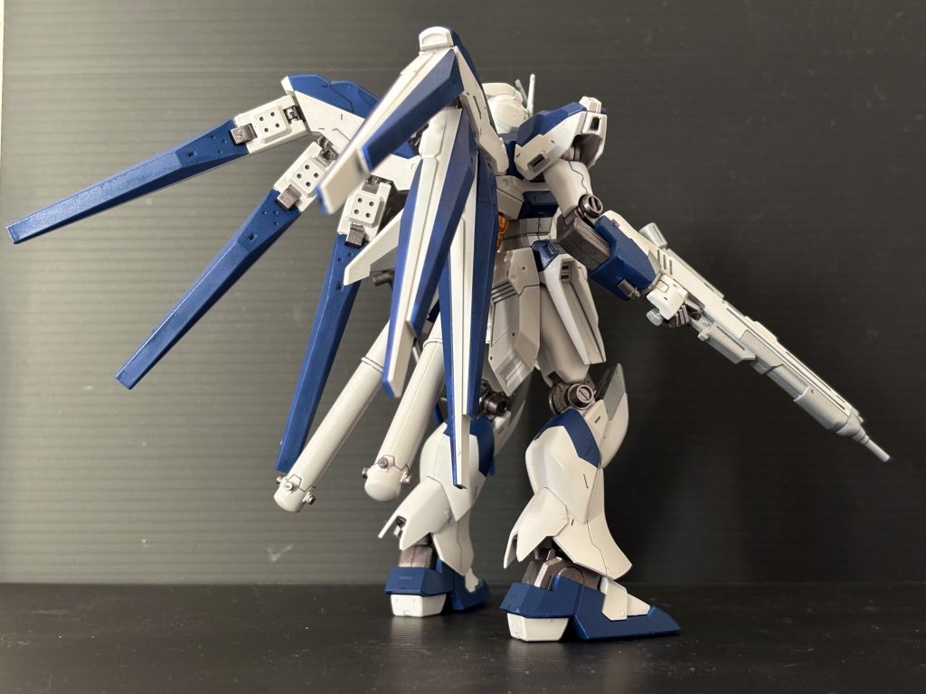 リア②関節部分はガンメタリックで塗装しました。