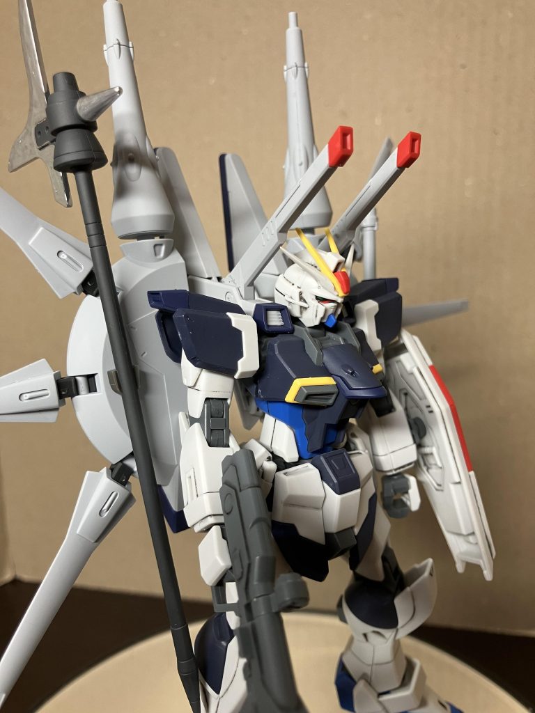 デファイアント繋がりで、バックパック基部はブラストインパルスのものを使っています。