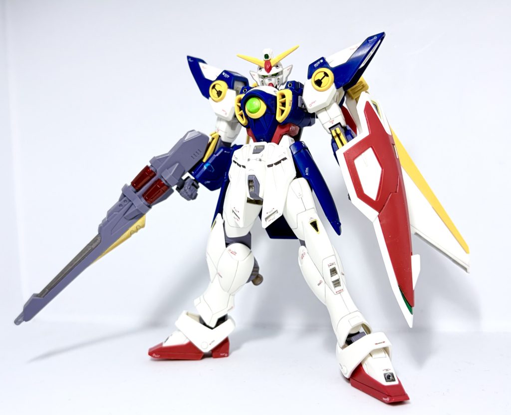 本体のデカールが貼れて、残るはウイング，武器類に…