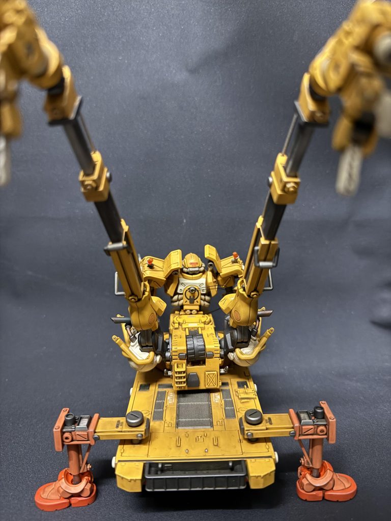 「アウトリガ展開ヨシ！クレーンの伸びヨシ！アームの具合もバッチグー！…今日もご安全に！」 以下は制作工程になります。