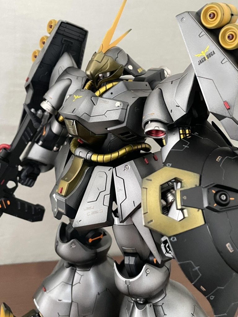 フェイスなどのゴールドはメインカラーと同じ塗り方でスターブライトブラスを使いました。