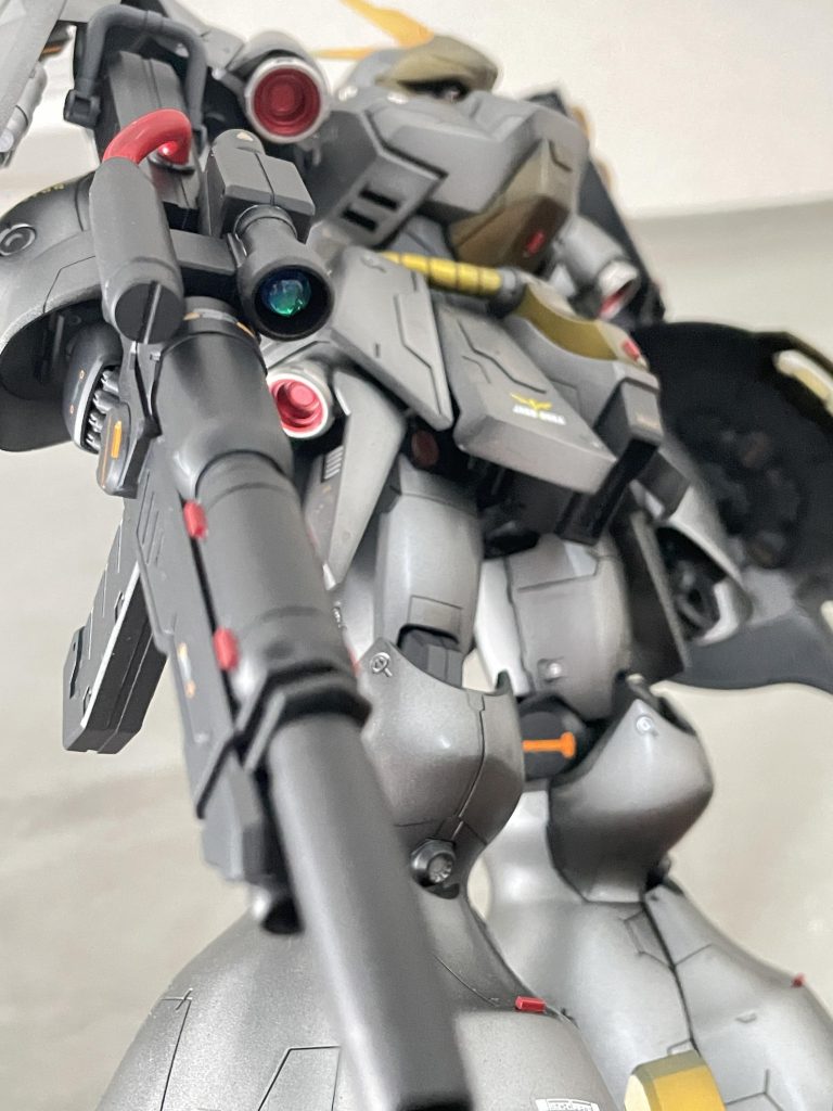 ライフルのスコープはキラキラテープにレジンのブルーで加工。