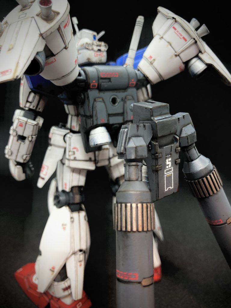 ここから妄想設定です😸バックパックの真ん中、ディテールアップパーツは蓋になってまして、外してプロペラントタンク装着すると…↓。