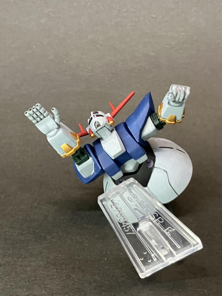 ジオングさんは右手のみ指先開口。スカート部分に少しだけモールド作りました。