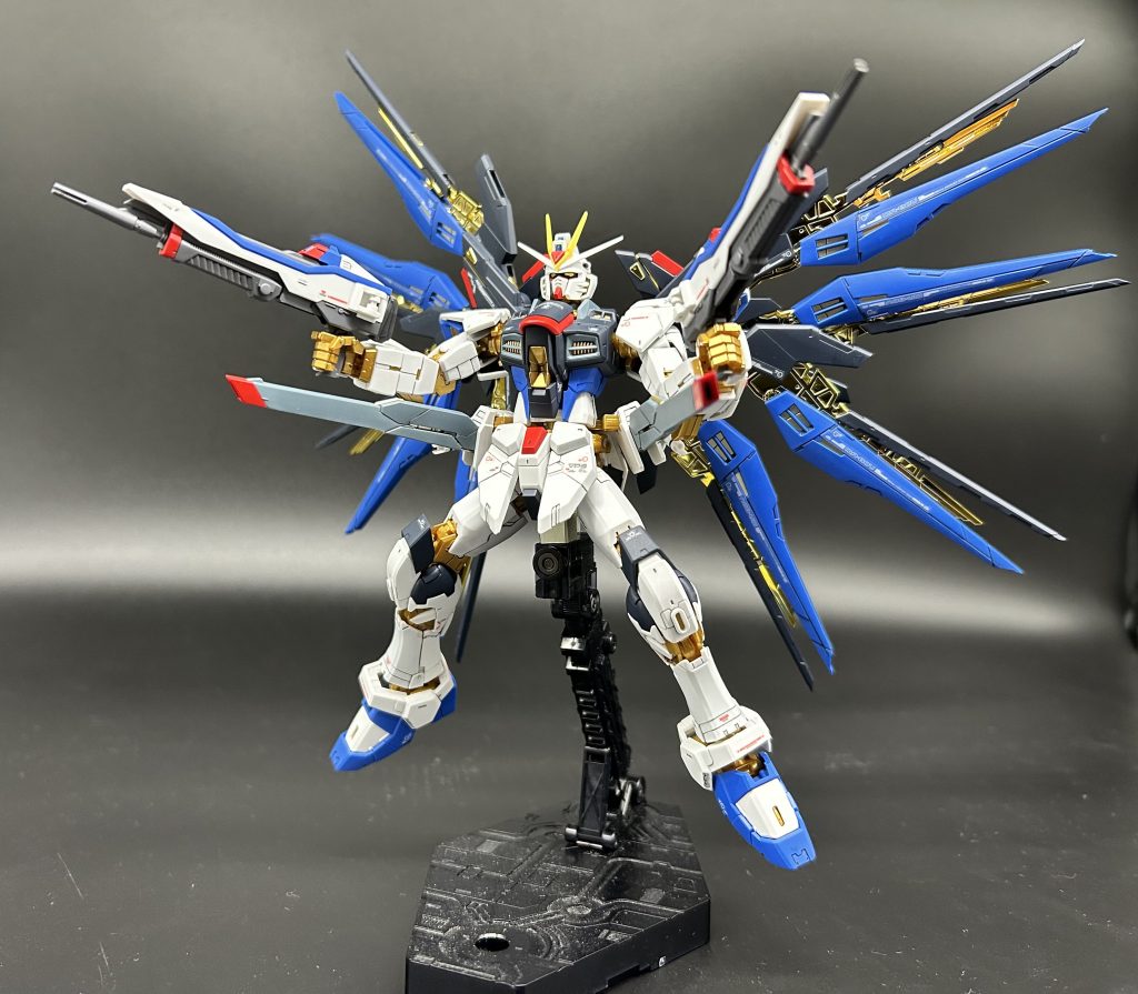 フルバーストモードです。ウイングのメッキパーツが映えます。