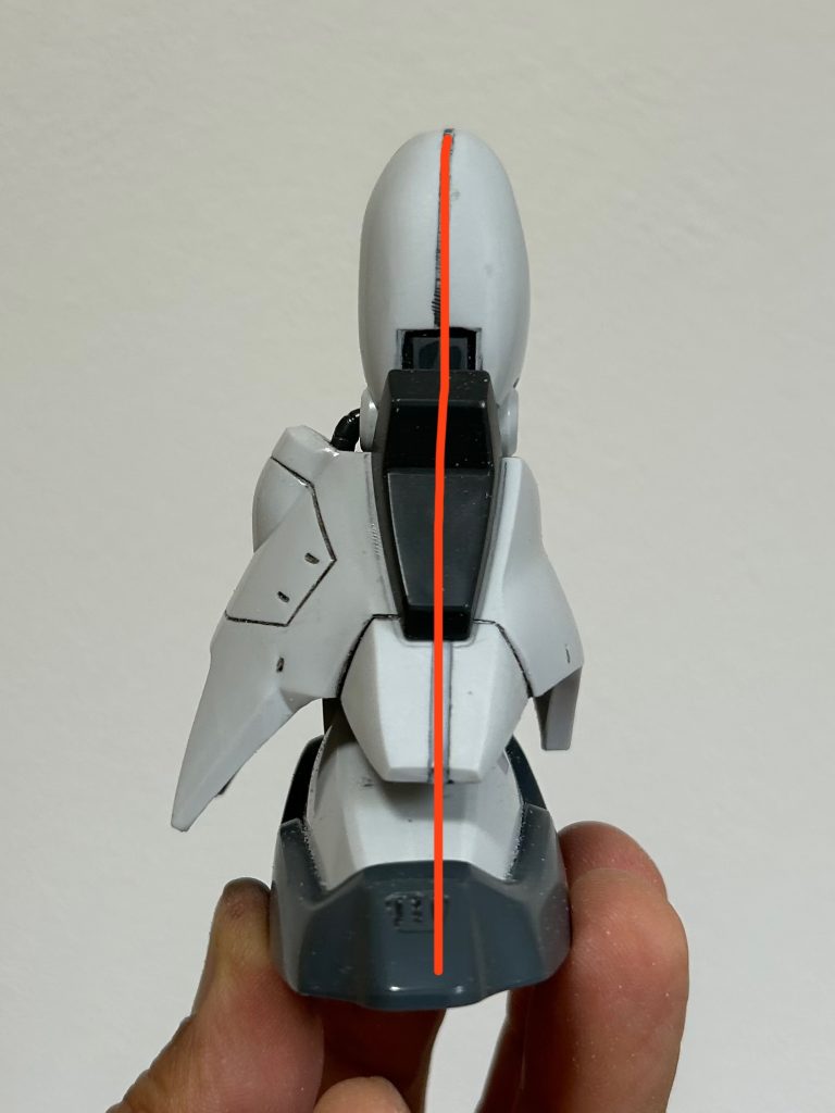 で、まずそこから改修してみました。太腿を1mm幅増し。膝関節との間にできる隙間は左右均等に0.5mmずつ埋めてます。脛を2mm幅増し。膝関節との間にできる隙間は内側で2mm埋めます。こうすることによって、太腿と脛の正中線のズレを解消しています。足首関節は位置を10mmほど下げました。