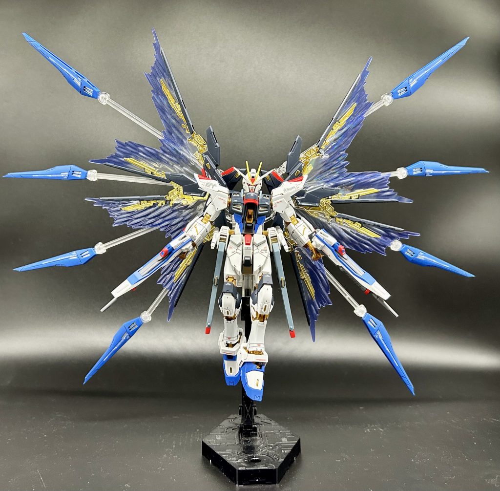 オプションの光の翼を付けました。神々しいです！