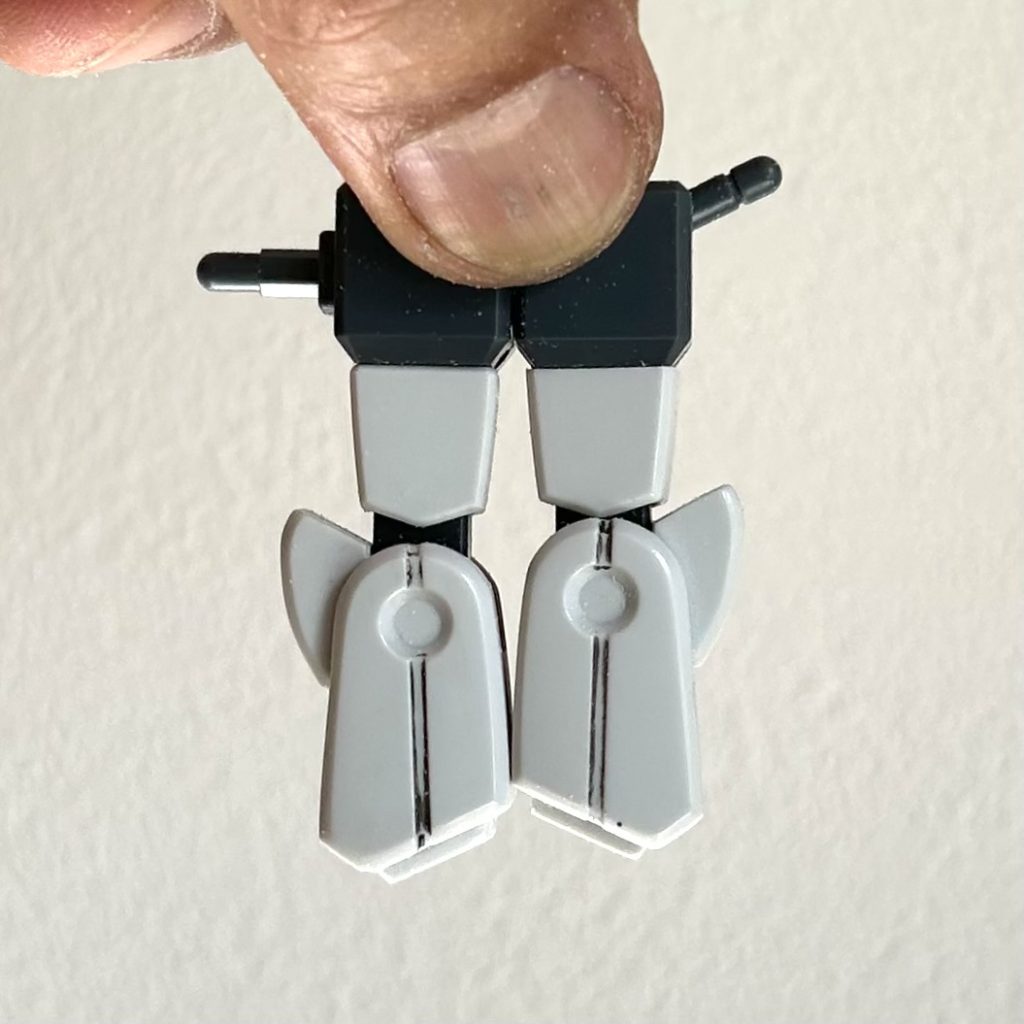 腕も全体のバランスからすると長く感じたので、上腕で1mm、肘で1mm、手首でも1mm、計3mm縮めました。